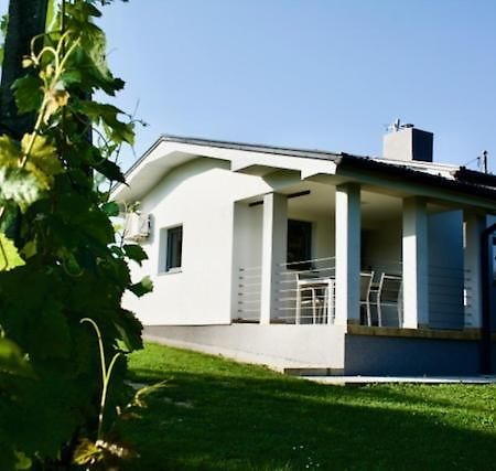 Na Off Vila Radenci Exterior foto